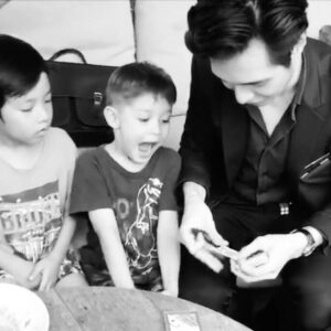 Roving Magician Close Up Magic Singapore