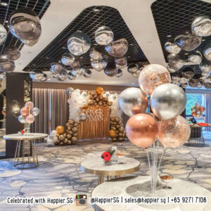 Balloon table centrepiece